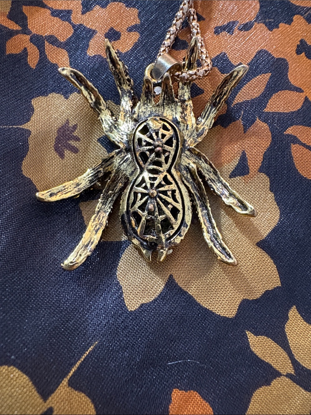 Betsey Johnson Spider Pendant Necklace - Picture 5 of 6
